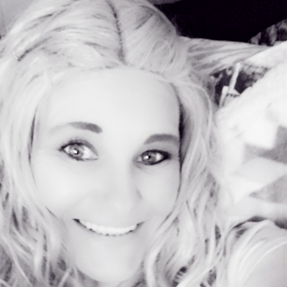 Meet your Posher, Angela - Picture 2 of 4